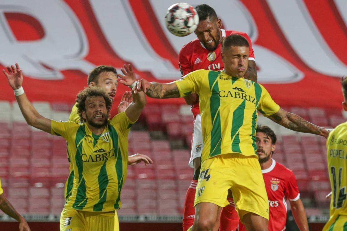 爱游戏体育关于今晚葡超焦点战,密尔沃基雄鹿调整名单,媒体盛赞,训练强度明显提升的信息