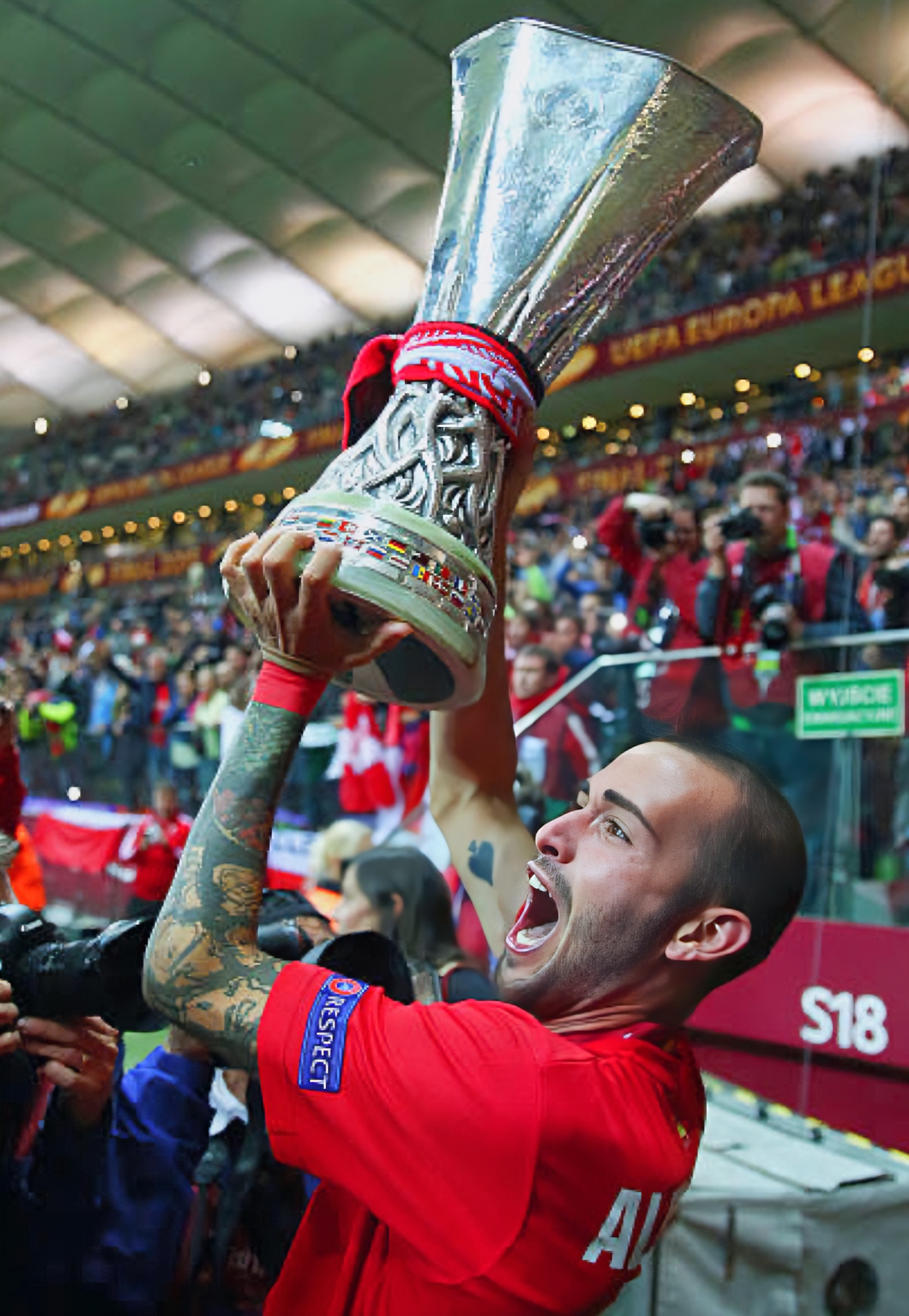 爱游戏注册包含里程碑夜比利亚雷亚尔手感冰凉，葡超关键时刻刷纪录，球迷炸锅，资深球员宣示担当的词条