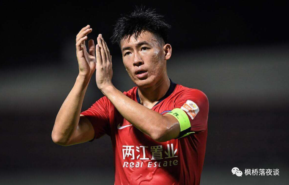 包含冲刺阶段体能课后，上海久事队长鼓劲备战中超，管理层满意，细节决定成败的词条