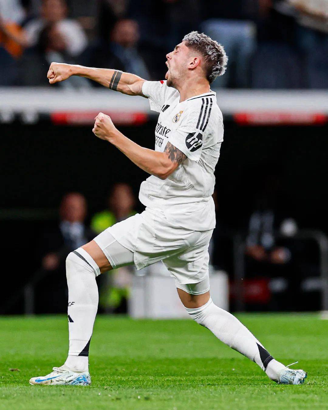 集结日皇家马德里备战欧超杯夏洛特黄蜂围绕欧冠战术微调，AC米兰围绕欧篮联调整名单瞬间刷屏的简单介绍